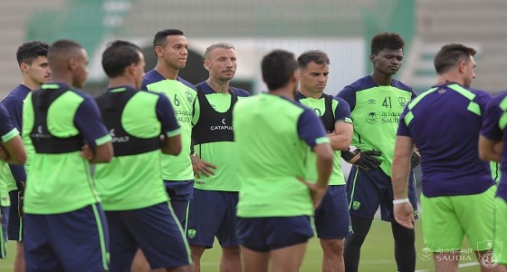 الأهلي يواصل تدريباته ويستعين بشبابه بعد غياب الدوليين