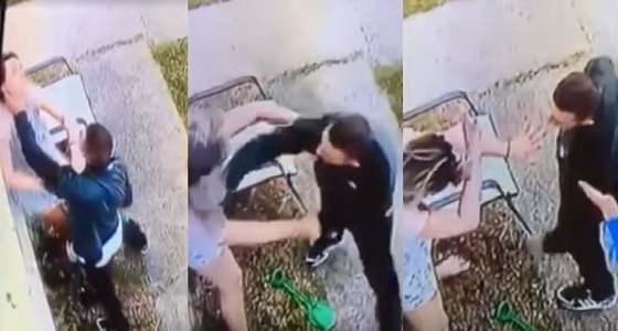 بالفيديو.. رجل يبرح امرأة ضربا وابنها يقف متفرجا