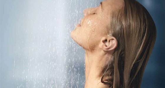 ممرضتان تصوران مريضة عارية أثناء الاستحمام داخل مستشفى.. والمبرر صادم