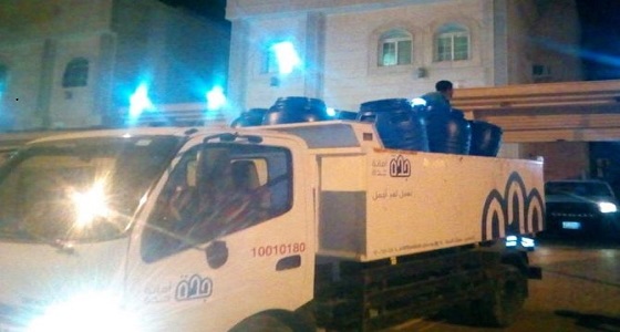 بالصور.. إتلاف 17 ألف لتر خمور بفيلا في حي الحمدانية