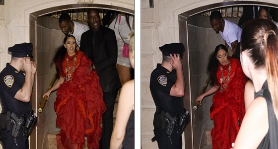 بالفيديو والصور.. اشتباك وضرب بالأحذية بين مغنية عالمية وزميلتها