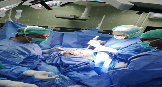 نجاح أول عمليتين لتبديل مفصل صناعي في مستشفى الأنصار