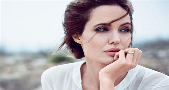 أنجلينا جولي تزوجت سرا بعد قصة حب قوية