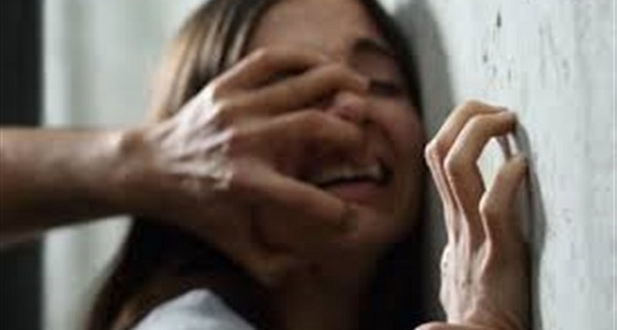 شاب يطارد فتاة في مدرستها لضمان صمتها بعد اغتصابها