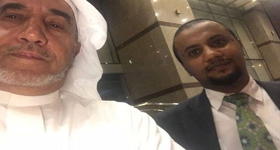 شاب بجازان يعيد محفظة عضور شورى سابق بعدما فقدها