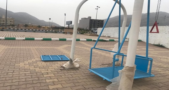 بالصور.. مجهولون يعبثون بألعاب لذوي الاحتياجات الخاصة في محايل عسير