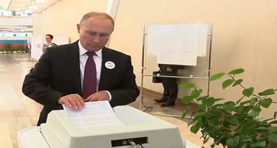 بالفيديو.. موقف محرج لـ &#8221; بوتين &#8221; في الانتخابات البلدية