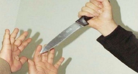 أثناء صلاته..  عروس تبرح زوجها ضربا بالسكين في ليلة زفافهما