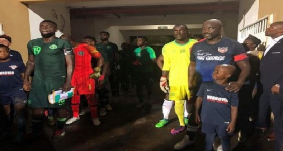بالفيديو.. رئيس ليبريا يعود للملاعب ويقود منتخب بلاده أمام نيجيريا