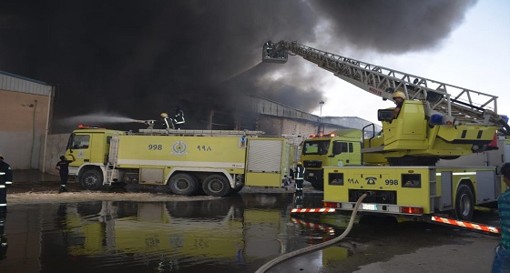 بالفيديو.. اندلاع حريق بمستودعين بطاريات بحي ” السلي “