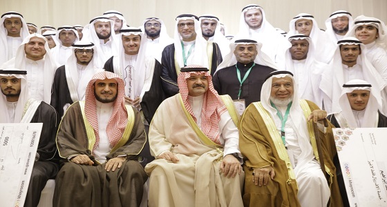 طلاب ” خيركم ” يعبرون عن سعادتهم بتكريمهم من محافظ جدة