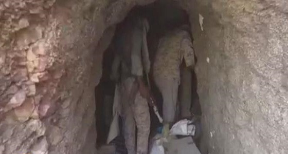 بالفيديو والصور.. ضبط غرفة اتصالات للحوثيين تحت الأرض في صعدة