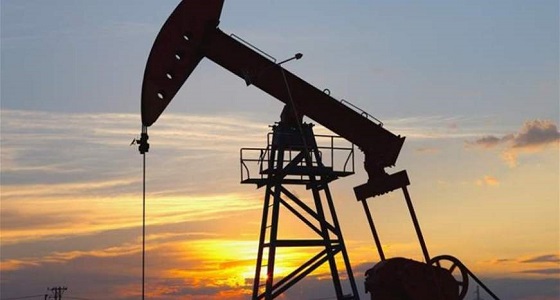النفط يتراجع إلى 77 دولارا للبرميل
