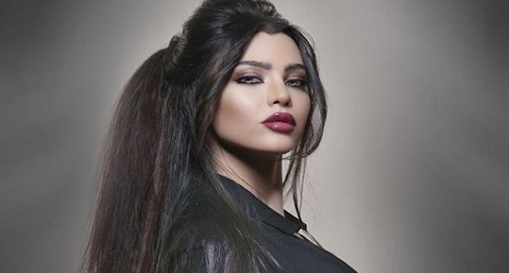 قمر اللبنانية ترد على منتقدي صورتها المثيرة: ” إذا بتحجب بتنتقدوني “