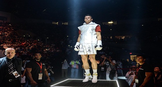 بالصور.. الإنجليزي كالم سميث يفوز بكأس السوبر العالمي للملاكمة