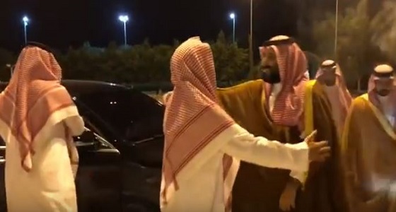 بالفيديو.. ولي العهد الأمير &#8221; محمد بن سلمان &#8221; يزور الشيخ الشثري بمسكنه