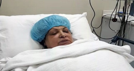 بالفيديو.. فاعل خير يتبرع ليكمل مصاريف علاج الفنانة أمل عباس