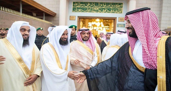 بالصور.. ولي العهد يستقل قطار الحرمين في زيارته للمسجد النبوي