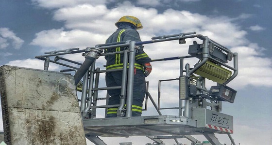 بالصور.. ‏إخلاء 27 شخصاً إثر نشوب حريق في عمارة بتبوك