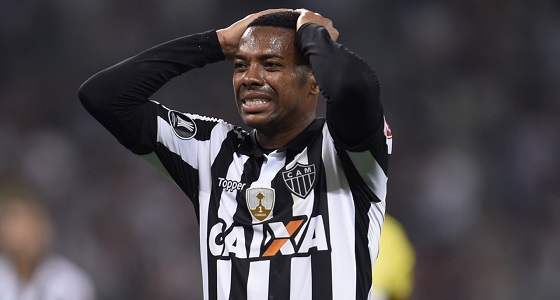 روبينيو يتهم ريال مدريد بقتل طموحه