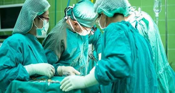 استشاري: من السهل استئصال الرحم دون جراحة من المهبل