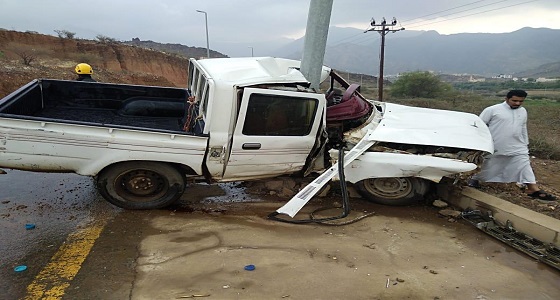 بالصور.. مصرع شاب إثر اصطدام مركبته بعمود إنارة في الباحة