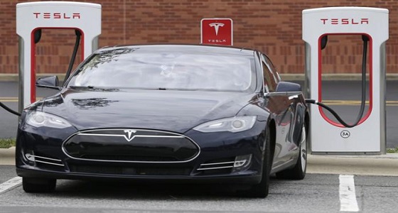 سيارة ” تسلا ” تتعرض للسرقة بواسطة ” هاتف “