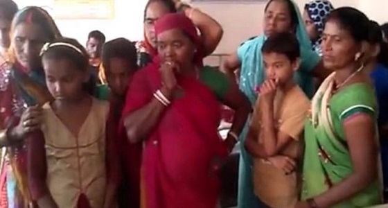 بالصور.. واقعة غريبة لطفل يولد بـ 4 أرجل وعضوين تناسليين