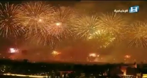 بالفيديو.. الألعاب النارية والبريق الأخضر يدويان في سماء المملكة احتفالًا باليوم الوطني الـ88