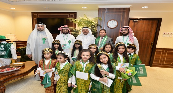 عدد من طلاب تعليم مكة يزورون أمين العاصمة المقدسة بمناسبة اليوم الوطني88