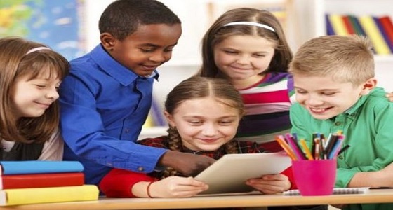 الإناث يتصدرن مهارات القراءة والكتابة وتعلم اللغات