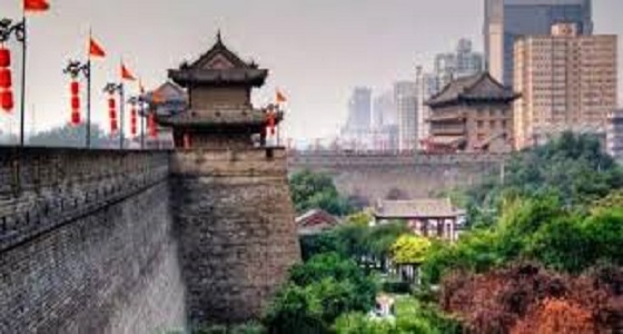 مقتل 11 شخصا بعد اقتحام سيارة ساحة في الصين