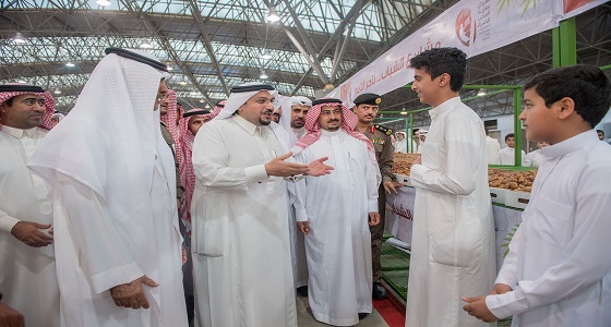 بالصور.. أمير القصيم يرعى ” مهرجان سكرية المِذْنَبْ الحمراء “