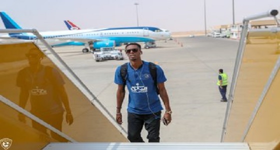 بالصور.. بعثة الهلال تصل مسقط استعدادا للشباب العماني