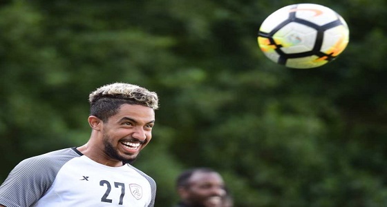 الشباب يتمسك بهتان ويحسم أمر التجديد