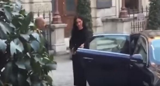 بالفيديو.. ” ميغان ماركل ” تخالف برتوكول العائلة الملكية