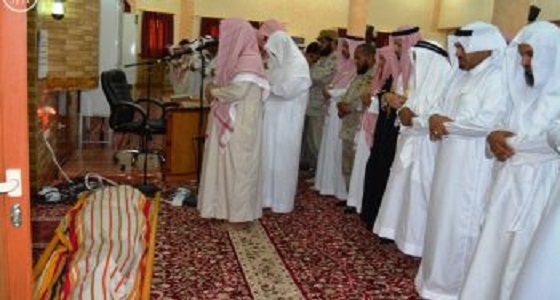 وكيل محافظ شرورة يؤدي صلاة الميت على الشهيد الكربي