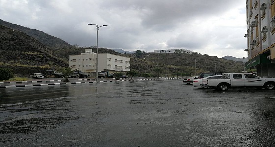 أمطار على محافظة رجال ألمع