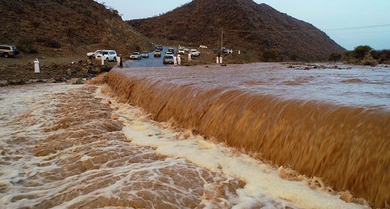 بالصور.. هطول أمطار غزيرة على الطائف