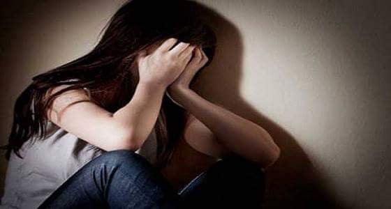 تجرد من مشاعر الأبوة.. رجل يهتك عرض ابنتيه التوأم وينجب 8 أطفال منهما