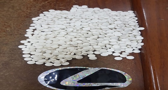 ضبط مواطنين بحوزتهما 1290 حبة كبتاجون على طريق الساحل