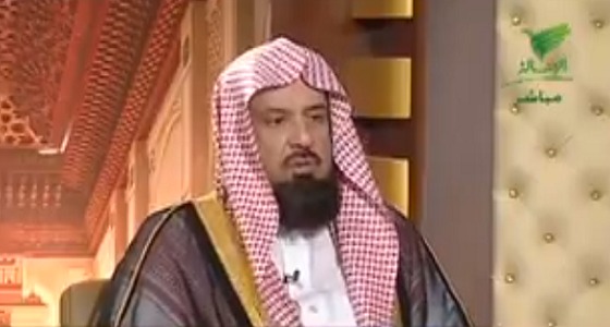 بالفيديو.. ” عبدالرحمن السند ” يوضح حكم لبس الباروكة للأصلع