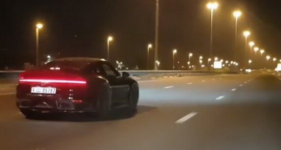 أول ظهور لبورشه 911 مموهة في دبي قبل الاطلاق الوشيك لها
