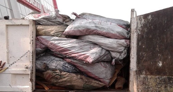 بالصور: ضبط محالَّ تجارية تخزّن الحطب والفحم المحلي بالشرائع.. وهذه العقوبة تنتظرهم