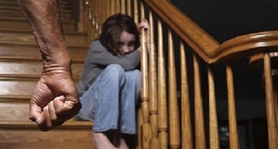 الضرب والشنق لتلميذة كانت تدافع عن عرضها