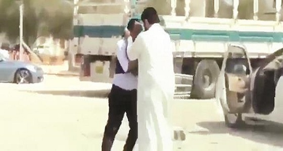 القبض على مواطن سعودي اعتدى على وافد آسيوي بالكويت