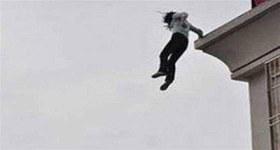 بعد أقل من أسبوع.. عروس تلقي بنفسها من سطح منزلها