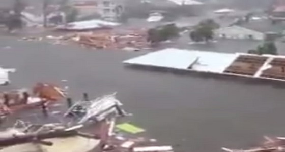 بالفيديو.. دمار هائل ورياح عاتية بفلوريدا من جراء إعصار مايكل