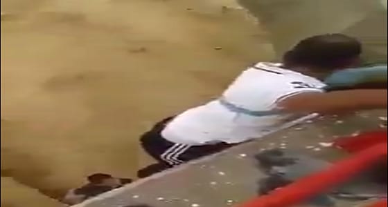 بالفيديو.. لحظة إنقاذ أحد طلاب رحلة البحر الميت