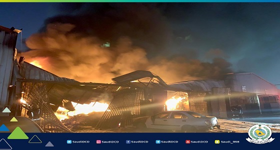 بالصور..اندلاع حريق في ورشة للسيارات بالصناعية القديمة